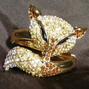 Meet your Posher, Ebony